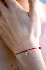 Bracelet fil rouge Initiale en or Éternité - Acmée Paris