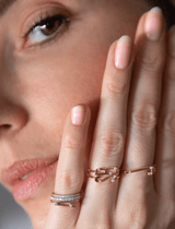 Bague Lettre Eternité pour petit doigt - Acmée Paris
